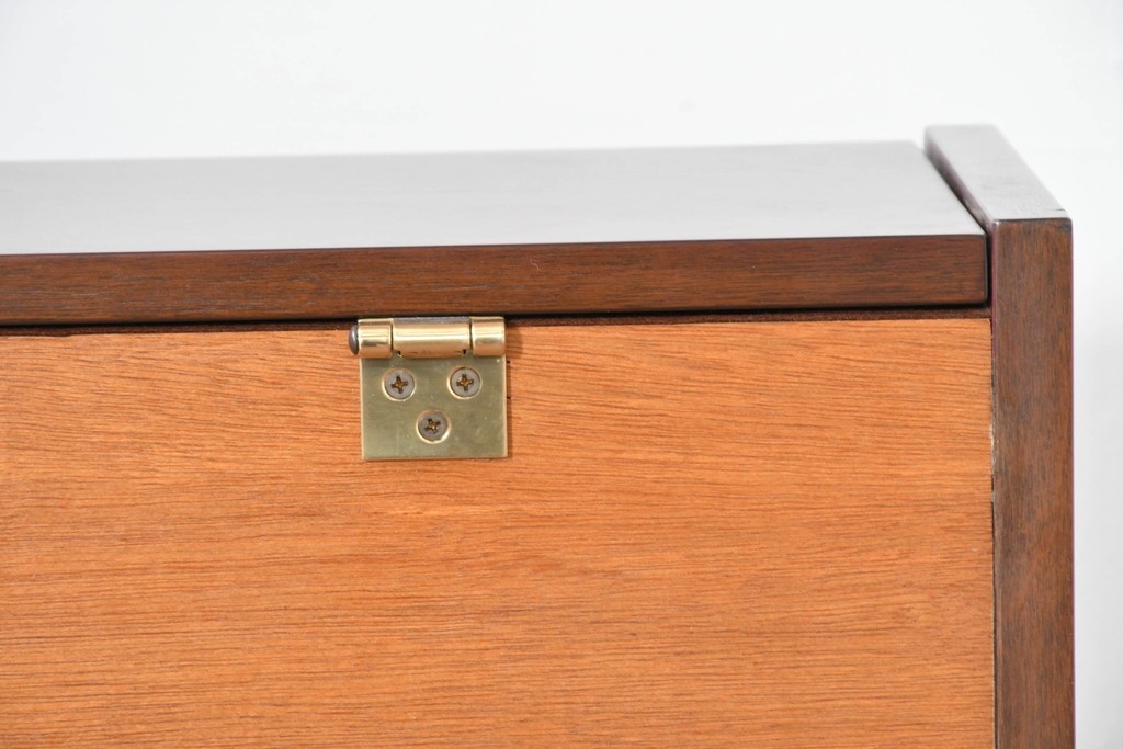 中古　美品　KAWAI(河合楽器製作所)　C-113N　樺材　曲線的な脚部と装飾が上品なアップライトピアノとスツールのセット　(R-086421)