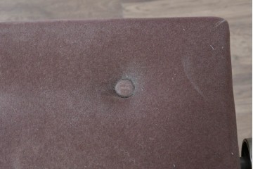 中古　美品　KAWAI(河合楽器製作所)　C-113N　樺材　曲線的な脚部と装飾が上品なアップライトピアノとスツールのセット　(R-086421)