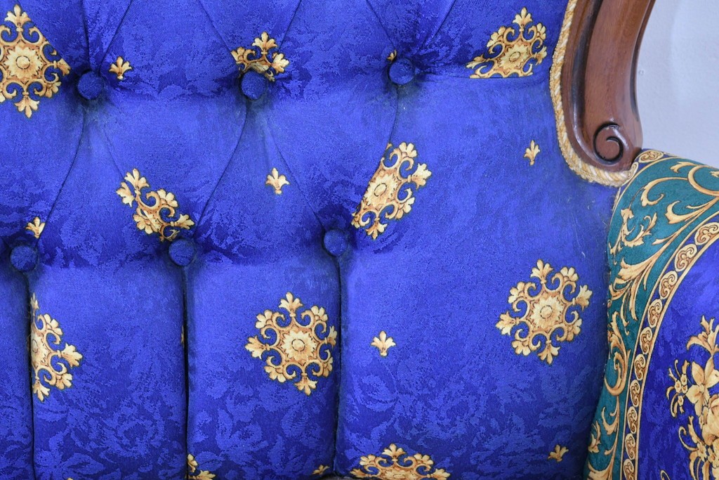 中古　ヨーロッパ高級輸入品　希少デザインの生地を使用したセティ　定価約32万円　(R-086423)