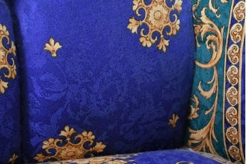 中古　ヨーロッパ高級輸入品　希少デザインの生地を使用したセティ　定価約32万円　(R-086423)