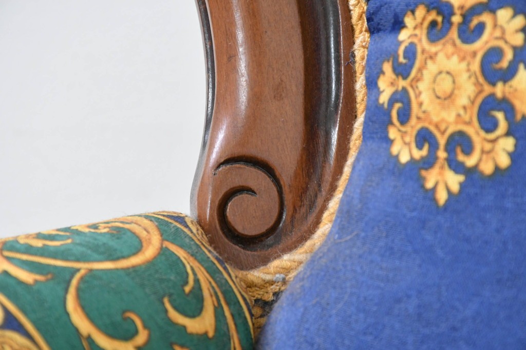 中古　ヨーロッパ高級輸入品　希少デザインの生地を使用したセティ　定価約32万円　(R-086423)