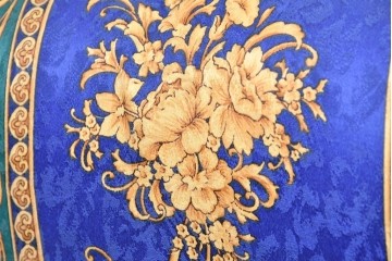 中古　ヨーロッパ高級輸入品　希少デザインの生地を使用したセティ　定価約32万円　(R-086423)