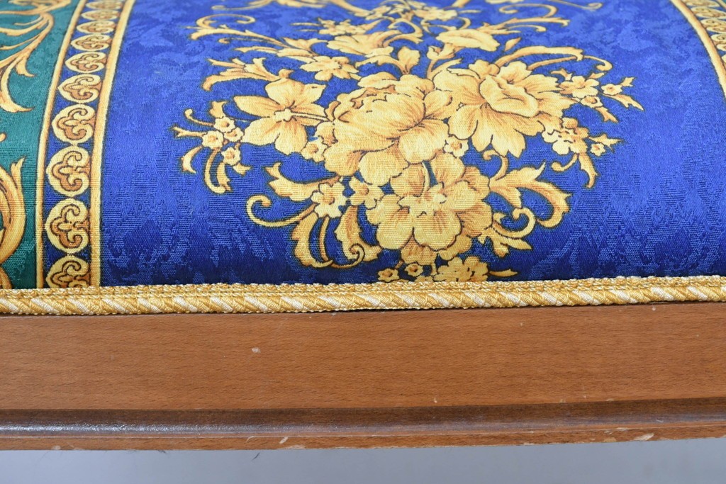 中古　ヨーロッパ高級輸入品　希少デザインの生地を使用したセティ　定価約32万円　(R-086423)