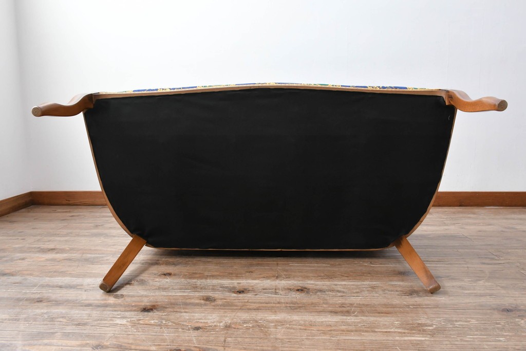 中古　ヨーロッパ高級輸入品　希少デザインの生地を使用したセティ　定価約32万円　(R-086423)