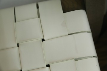 中古　arflex(アルフレックス)　TINA 10(ティナ)　白革テープを編み込んだアームレスチェア4脚セット　定価(4脚合計)約85万3千円　(R-086424)