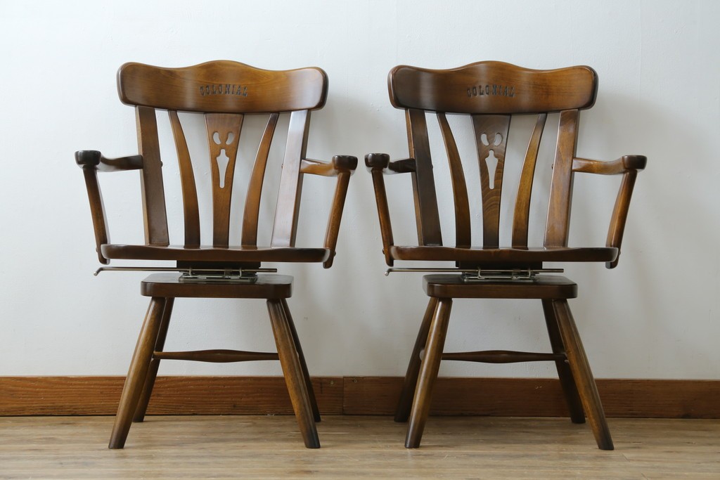 中古　美品　カリモク家具(karimoku)　コロニアルシリーズ　CC1834NK　回転式アームチェア2脚セット　定価(2脚合計)約13万円　(R-086426)
