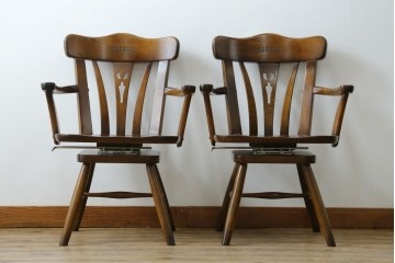 中古　美品　カリモク家具(karimoku)　コロニアルシリーズ　CC1834NK　回転式アームチェア2脚セット　定価(2脚合計)約13万円　(R-086426)