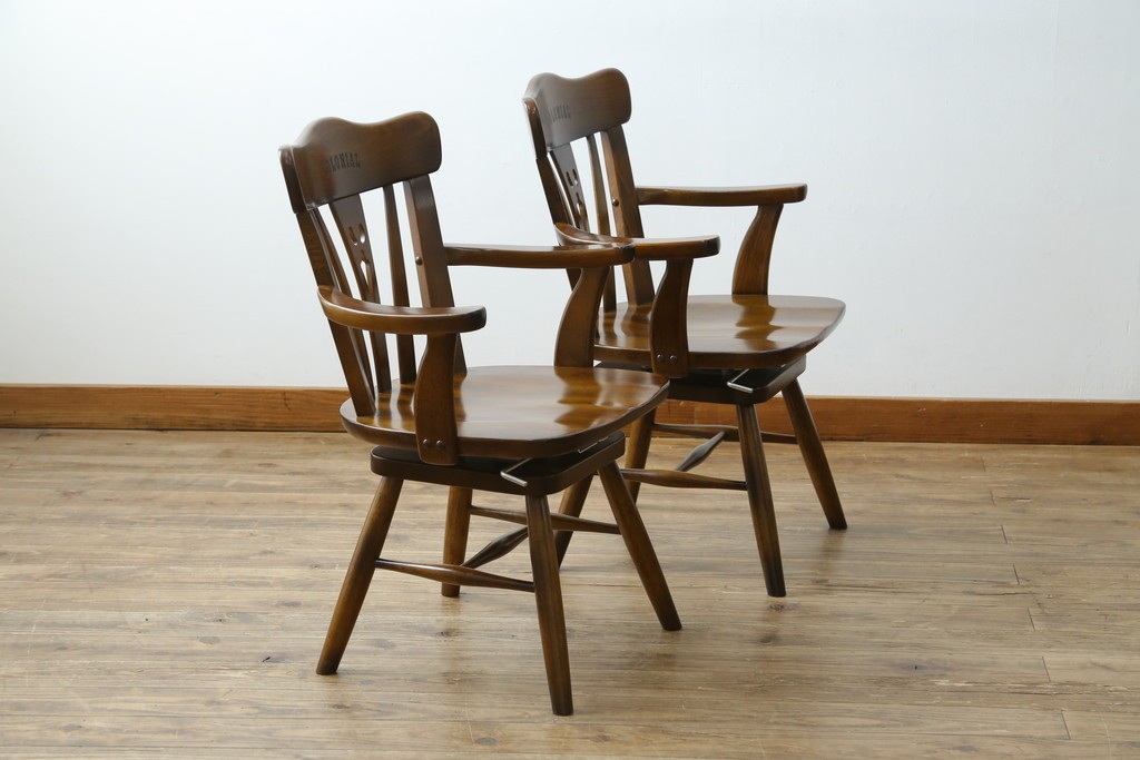 中古　美品　カリモク家具(karimoku)　コロニアルシリーズ　CC1834NK　回転式アームチェア2脚セット　定価(2脚合計)約13万円　(R-086426)