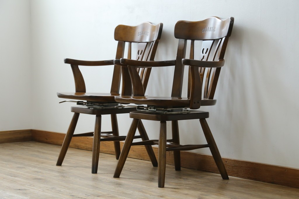 中古　美品　カリモク家具(karimoku)　コロニアルシリーズ　CC1834NK　回転式アームチェア2脚セット　定価(2脚合計)約13万円　(R-086426)