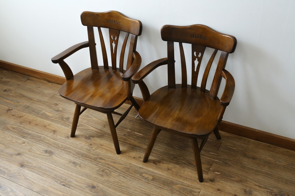 中古　美品　カリモク家具(karimoku)　コロニアルシリーズ　CC1834NK　回転式アームチェア2脚セット　定価(2脚合計)約13万円　(R-086426)