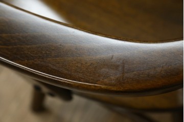 中古　美品　カリモク家具(karimoku)　コロニアルシリーズ　CC1834NK　回転式アームチェア2脚セット　定価(2脚合計)約13万円　(R-086426)