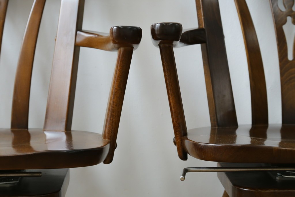 中古　美品　カリモク家具(karimoku)　コロニアルシリーズ　CC1834NK　回転式アームチェア2脚セット　定価(2脚合計)約13万円　(R-086426)