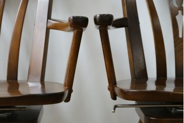 中古　美品　カリモク家具(karimoku)　コロニアルシリーズ　CC1834NK　回転式アームチェア2脚セット　定価(2脚合計)約13万円　(R-086426)