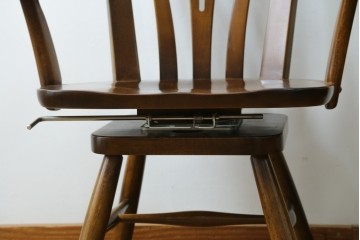 中古　美品　カリモク家具(karimoku)　コロニアルシリーズ　CC1834NK　回転式アームチェア2脚セット　定価(2脚合計)約13万円　(R-086426)