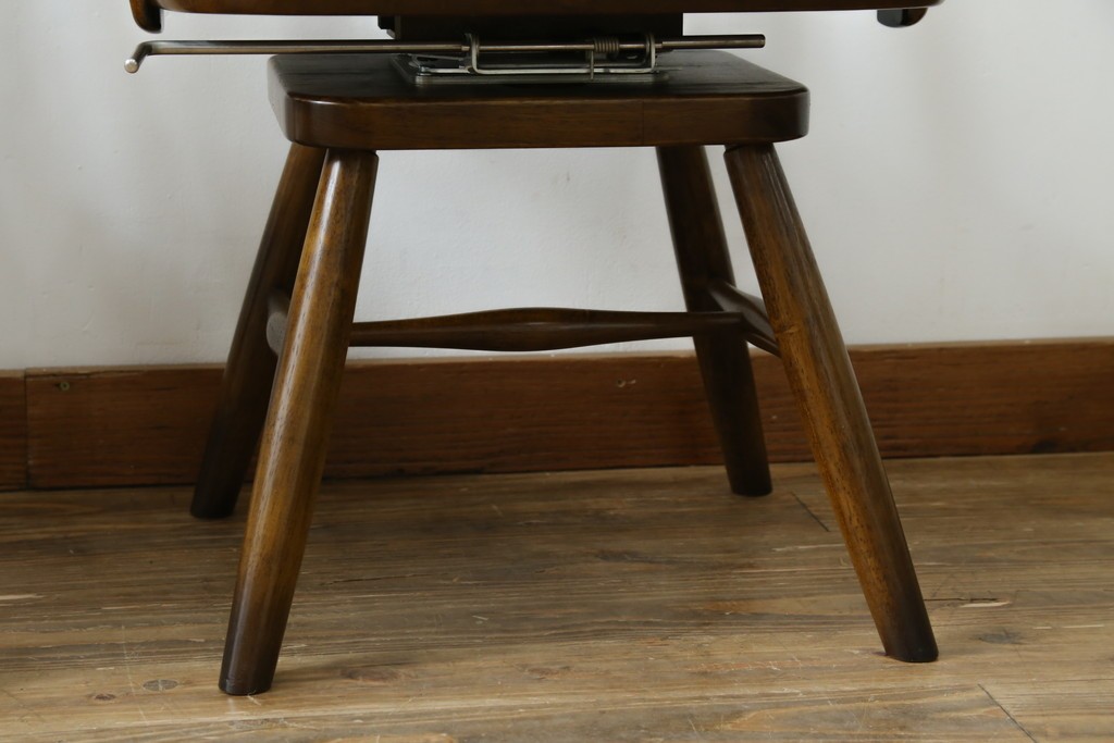 中古　美品　カリモク家具(karimoku)　コロニアルシリーズ　CC1834NK　回転式アームチェア2脚セット　定価(2脚合計)約13万円　(R-086426)