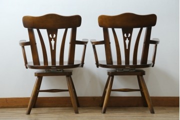 中古　美品　カリモク家具(karimoku)　コロニアルシリーズ　CC1834NK　回転式アームチェア2脚セット　定価(2脚合計)約13万円　(R-086426)