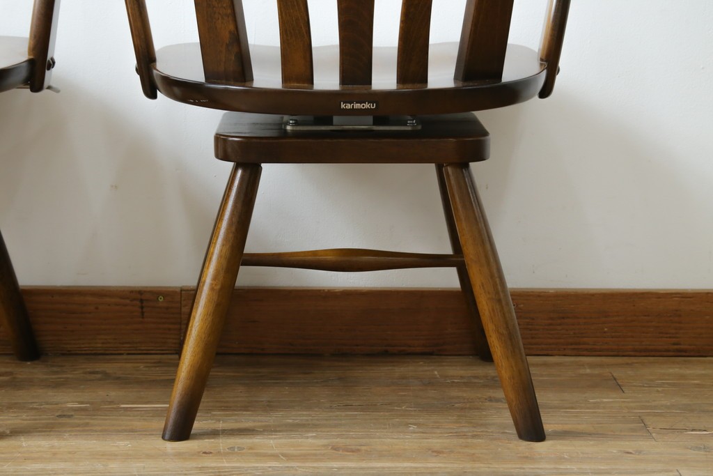 中古　美品　カリモク家具(karimoku)　コロニアルシリーズ　CC1834NK　回転式アームチェア2脚セット　定価(2脚合計)約13万円　(R-086426)