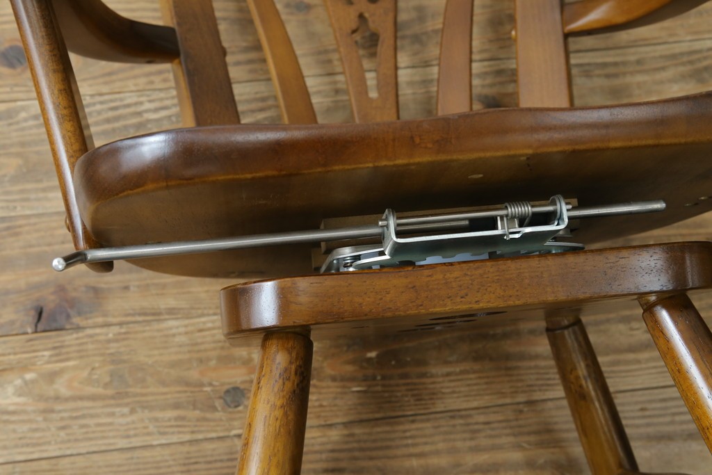 中古　美品　カリモク家具(karimoku)　コロニアルシリーズ　CC1834NK　回転式アームチェア2脚セット　定価(2脚合計)約13万円　(R-086426)