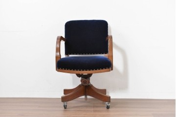 イギリスアンティーク　ゆったりと座れるキャスター付きの回転チェア　(R-086427)