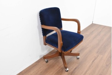 イギリスアンティーク　ゆったりと座れるキャスター付きの回転チェア　(R-086427)