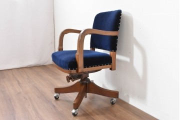 イギリスアンティーク　ゆったりと座れるキャスター付きの回転チェア　(R-086427)