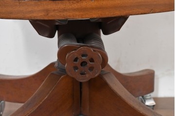 イギリスアンティーク　ゆったりと座れるキャスター付きの回転チェア　(R-086427)