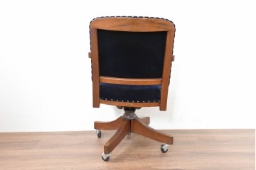 イギリスアンティーク　ゆったりと座れるキャスター付きの回転チェア　(R-086427)