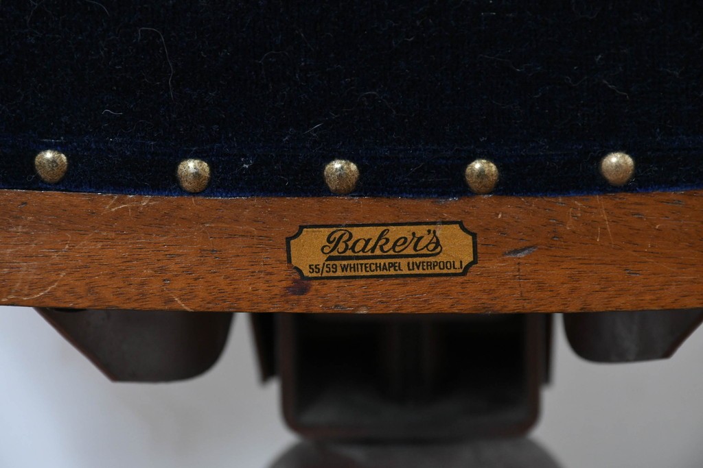 イギリスアンティーク　ゆったりと座れるキャスター付きの回転チェア　(R-086427)