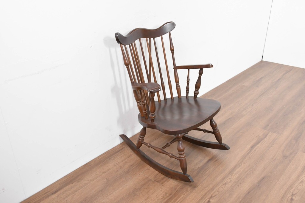 和製ヴィンテージ　希少な廃番品　柏木工(KASHIWA)　美しい曲線が魅力のロッキングチェア　(R-086428)