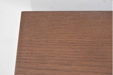 中古　カリモク家具(karimoku)　丸い取っ手がアクセントの4段サイドチェスト　(R-086430)