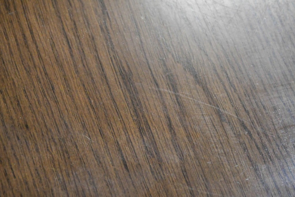 中古　カリモク家具(karimoku)　丸い取っ手がアクセントの4段サイドチェスト　(R-086430)