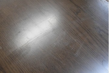 中古　カリモク家具(karimoku)　丸い取っ手がアクセントの4段サイドチェスト　(R-086430)