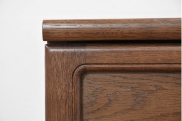 中古　カリモク家具(karimoku)　丸い取っ手がアクセントの4段サイドチェスト　(R-086430)