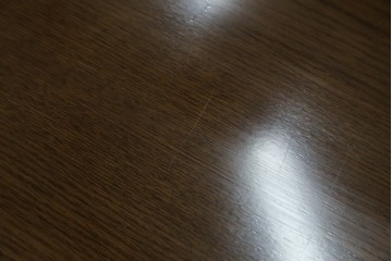 中古　カリモク家具(karimoku)　丸い取っ手がアクセントの4段サイドチェスト　(R-086430)