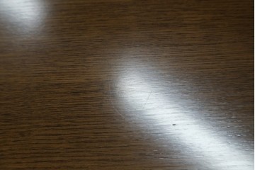 中古　カリモク家具(karimoku)　丸い取っ手がアクセントの4段サイドチェスト　(R-086430)