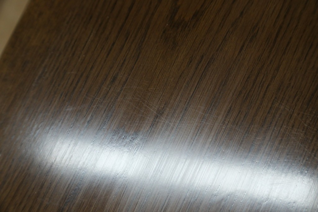 中古　カリモク家具(karimoku)　丸い取っ手がアクセントの4段サイドチェスト　(R-086430)