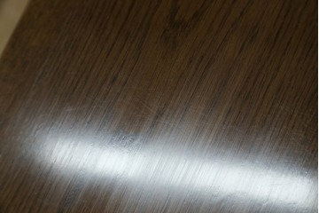 中古　カリモク家具(karimoku)　丸い取っ手がアクセントの4段サイドチェスト　(R-086430)