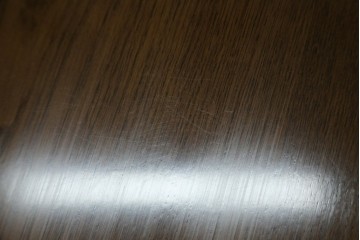 中古　カリモク家具(karimoku)　丸い取っ手がアクセントの4段サイドチェスト　(R-086430)