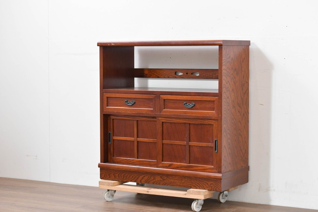 中古　欅(ケヤキ)材　小振りなサイズが取り入れやすい茶棚　(R-086431)