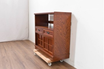 中古　欅(ケヤキ)材　小振りなサイズが取り入れやすい茶棚　(R-086431)