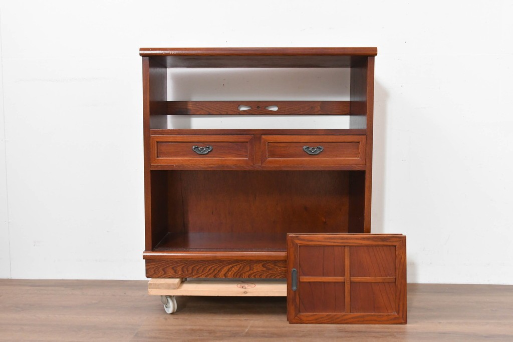 中古　欅(ケヤキ)材　小振りなサイズが取り入れやすい茶棚　(R-086431)