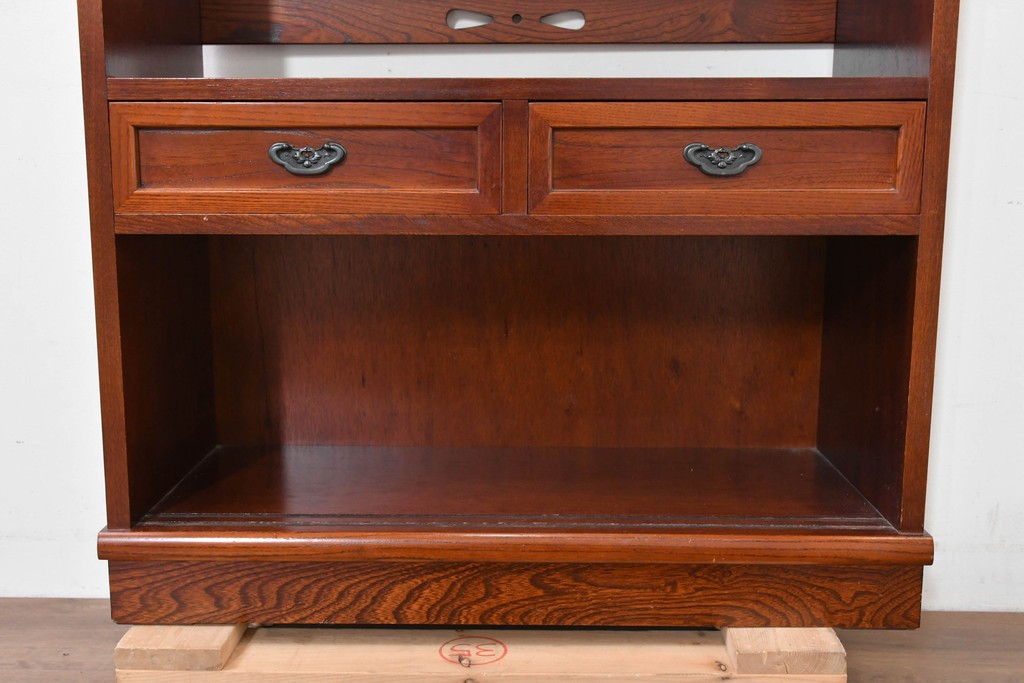 中古　欅(ケヤキ)材　小振りなサイズが取り入れやすい茶棚　(R-086431)