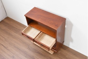 中古　欅(ケヤキ)材　小振りなサイズが取り入れやすい茶棚　(R-086431)