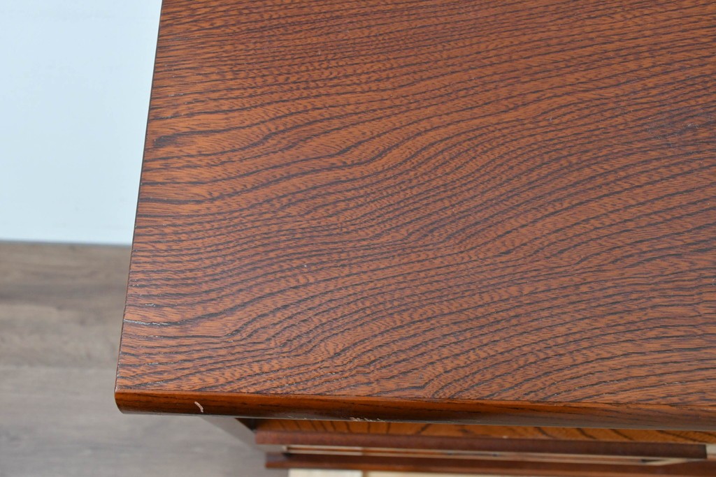 中古　欅(ケヤキ)材　小振りなサイズが取り入れやすい茶棚　(R-086431)