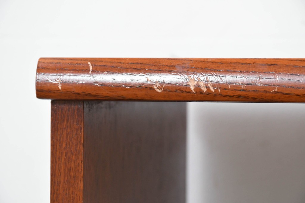 中古　欅(ケヤキ)材　小振りなサイズが取り入れやすい茶棚　(R-086431)