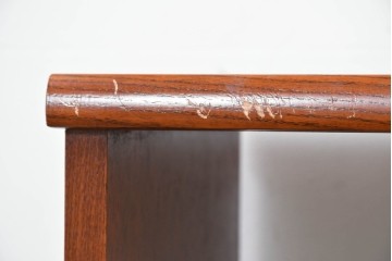 中古　欅(ケヤキ)材　小振りなサイズが取り入れやすい茶棚　(R-086431)