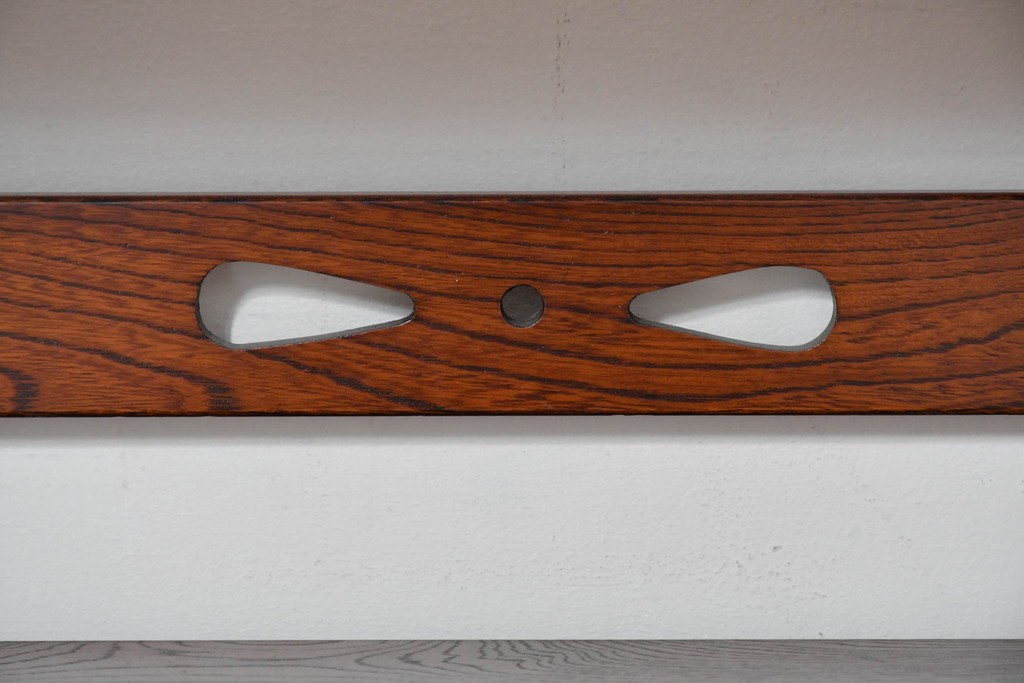 中古　欅(ケヤキ)材　小振りなサイズが取り入れやすい茶棚　(R-086431)