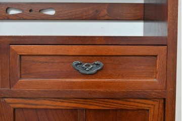 中古　欅(ケヤキ)材　小振りなサイズが取り入れやすい茶棚　(R-086431)