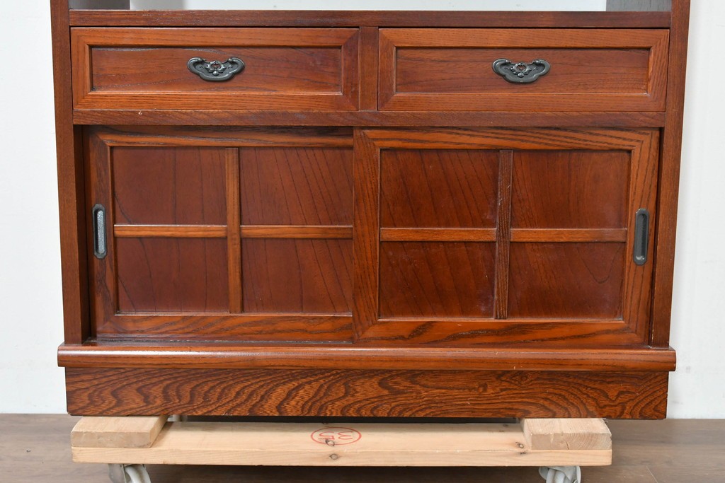 中古　欅(ケヤキ)材　小振りなサイズが取り入れやすい茶棚　(R-086431)