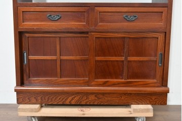 中古　欅(ケヤキ)材　小振りなサイズが取り入れやすい茶棚　(R-086431)